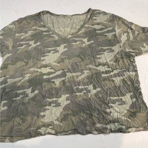American Eagle Outfitters Camo Short Sleeve Tee